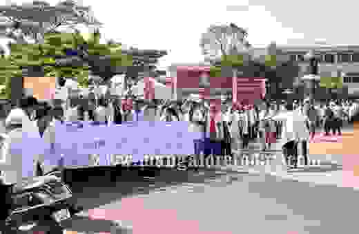 Protest outside Yenepoya Hospital opposing assault on doctor accused of sexual abuse